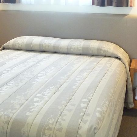 כרייסטצ'רץ' Colonial Inn Motel מראה חיצוני תמונה